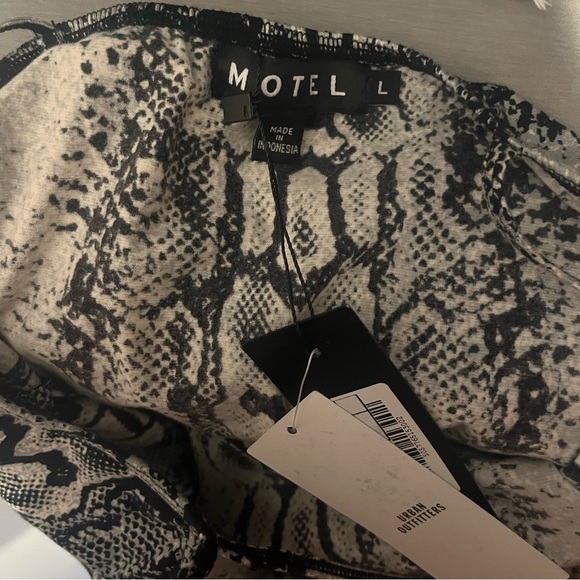 Motel Selest Snake Print Mini Dress Size L NWT - Picture 8 of 8